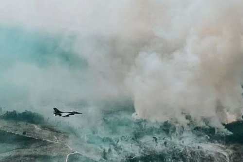 F-16 Lanud Roesmin Nurjadin turun pantau Karhutla di Riau (foto/int)